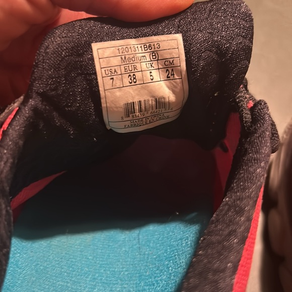 Brooks Pureflow size 7.5 - Picture 4 of 9